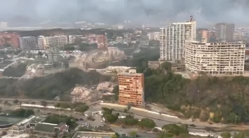 Vista aérea de edificios dañados tras el terremoto en Venezuela.