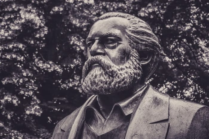 Estatua de Karl Marx en un parque