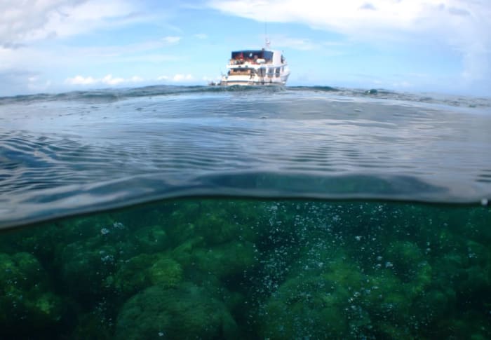 Buque dedicado a estudiar filtraciones volcánicas frente a la costa de Papúa Nueva Guinea