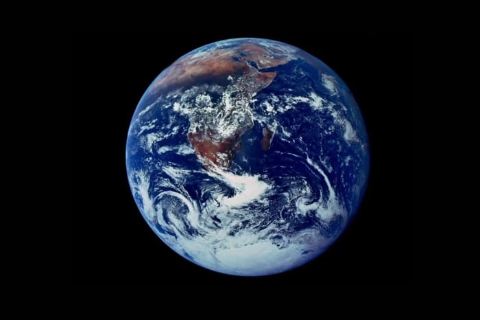 Fotografía histórica de la Tierra completamente iluminada tomada durante la misión Apolo 17 en 1972