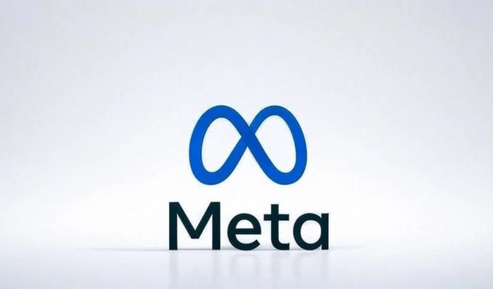 Logotipo azul de Meta sobre fondo blanco