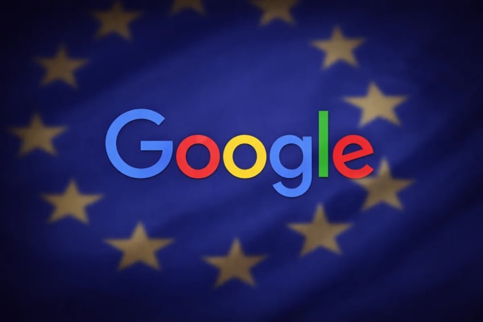 Logo de Google en primer plano con bandera de la Unión Europea