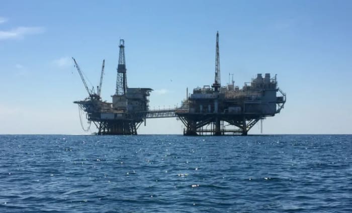 Plataformas petrolíferas marinas Ellen y Elly frente a Long Beach