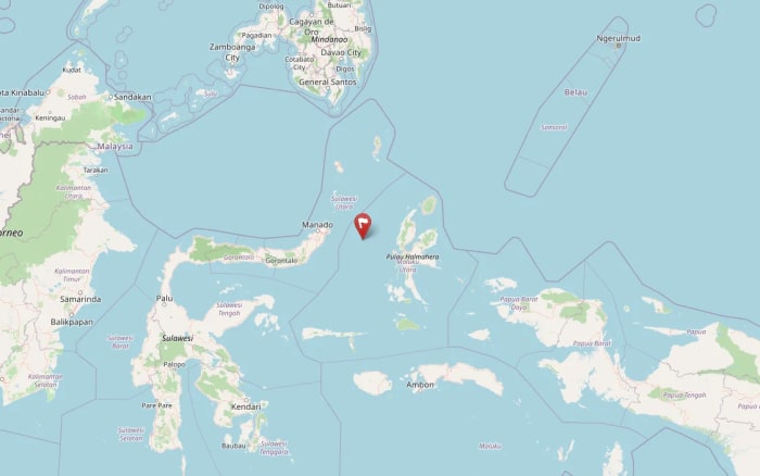 Mapa del norte de Indonesia con epicentro del terremoto en el mar de las Molucas