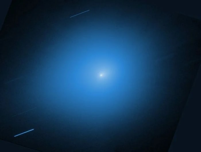 Cometa 3I/ATLAS observado como una fuente brillante con halo difuso en el espacio