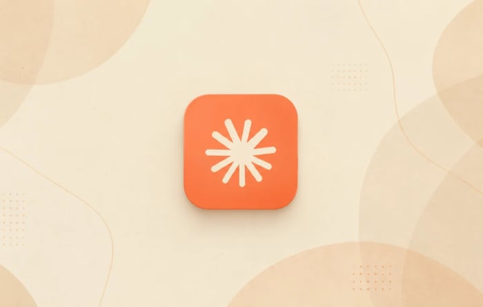 Logo de Claude sobre fondo minimalista en tonos crema y naranja