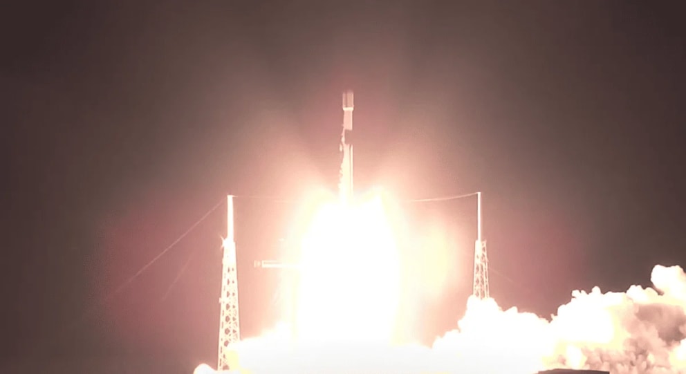 Despegue del cohete Falcon 9 desde el Complejo de Lanzamiento Espacial 40 en Cabo Cañaveral