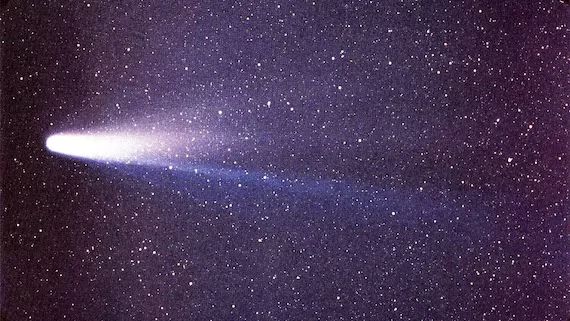 Cometa Halley cruzando el cielo nocturno, imagen de ESO y NASA, 1986