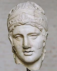 Cabeza de una estatua de Ares, el dios de la guerra griego.