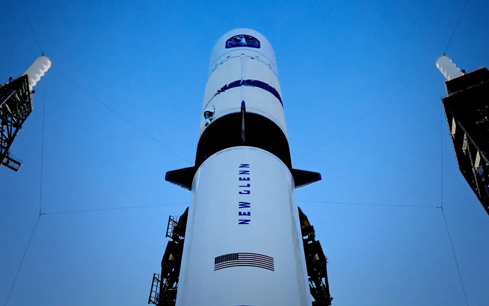 El cohete New Glenn de Blue Origin listo para su intento de lanzamiento en Cabo Cañaveral, Florida.
