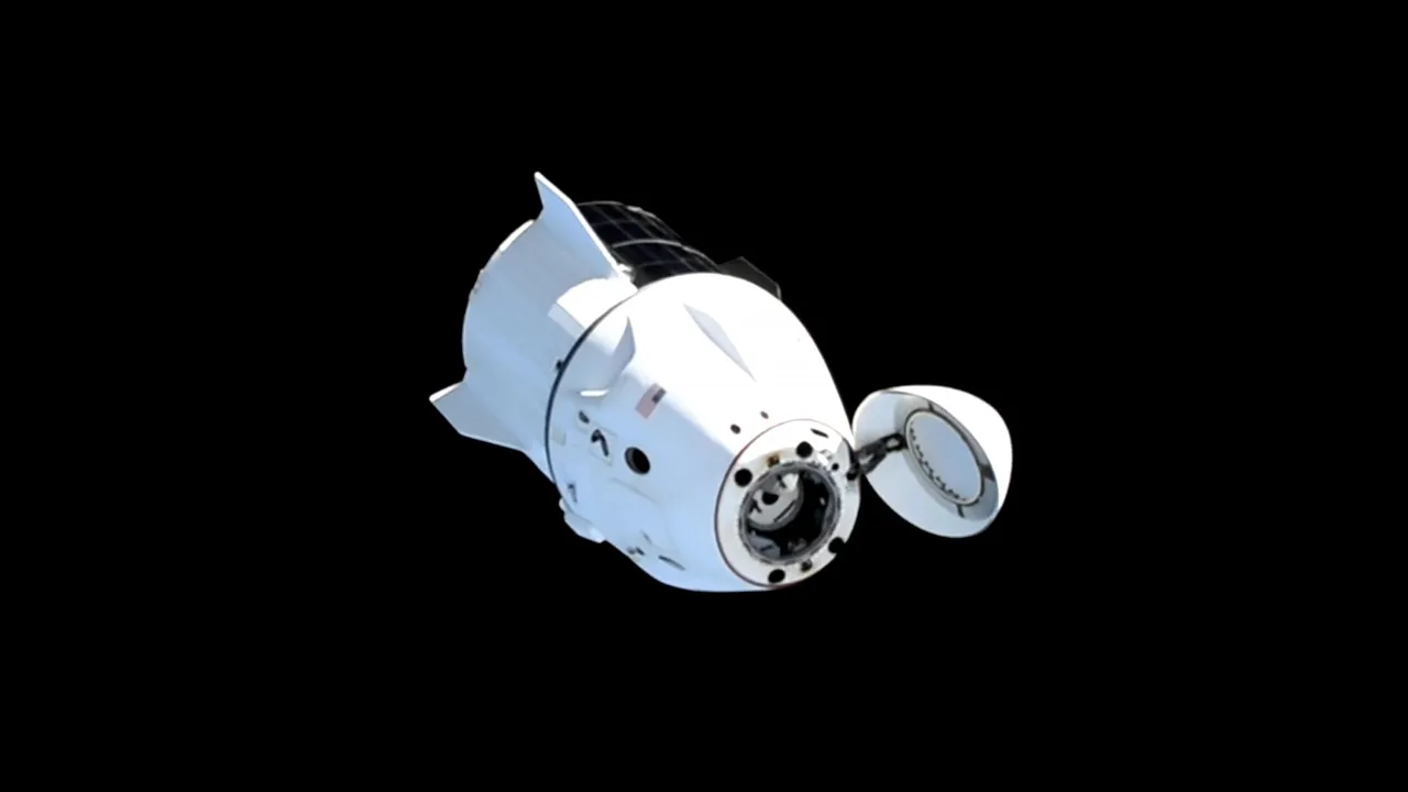 La cápsula SpaceX Dragon desacoplándose de la Estación Espacial Internacional.