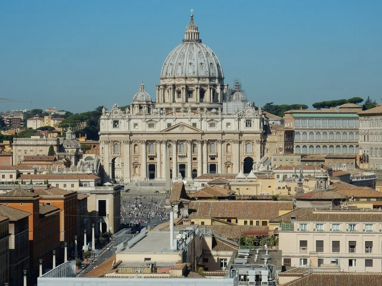 Vista panorámica de la Basílica de San Pedro en el Vaticano