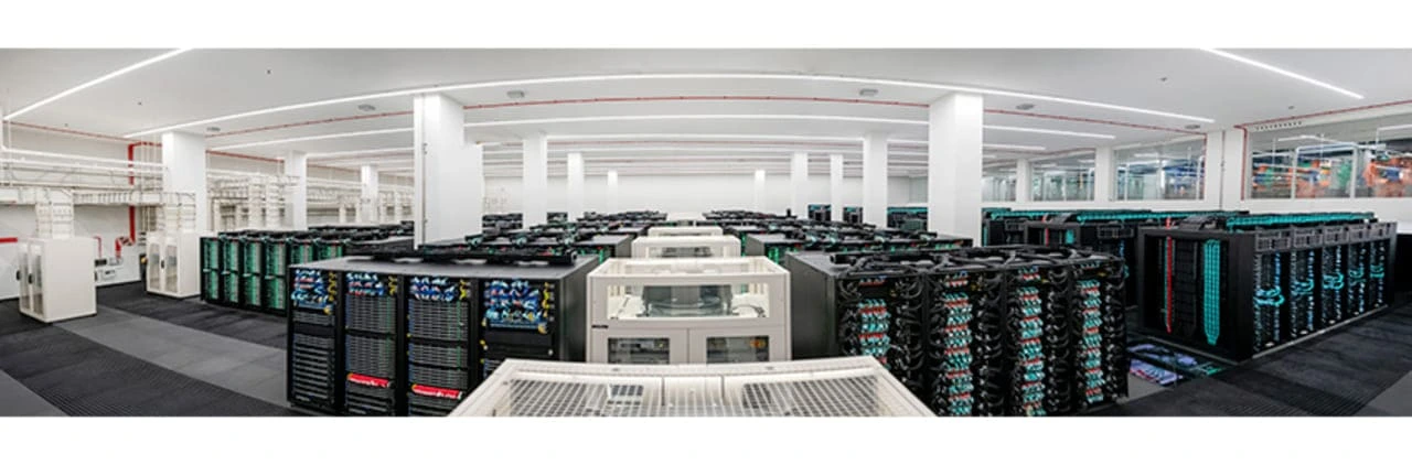 Sala principal del superordenador MareNostrum 5, en el Barcelona Supercomputing Center, funcionando sin incidencias tras el apagón
