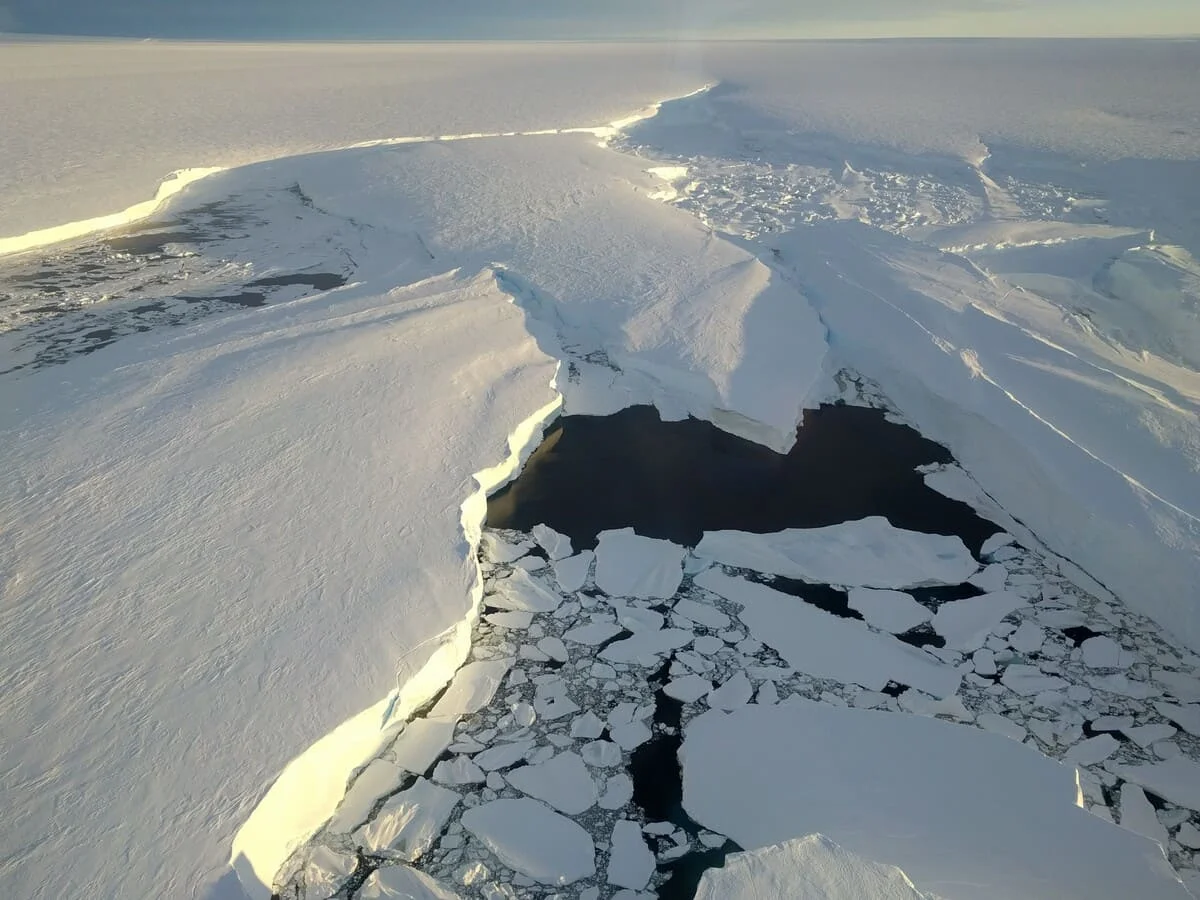 Fisura en la plataforma de hielo antártica occidental