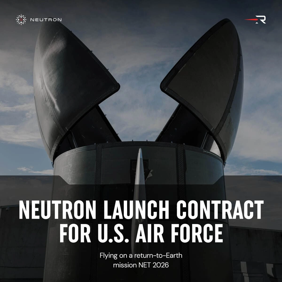 Cohete Neutron en plataforma de lanzamiento tras firmar contrato con la Fuerza Aérea de EE.UU.