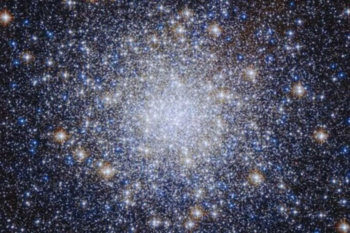 Imagen de un cúmulo de galaxias que refleja la vastedad de la estructura descubierta