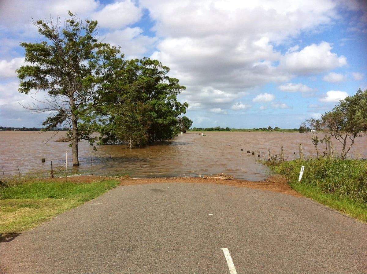 Carretera inundada