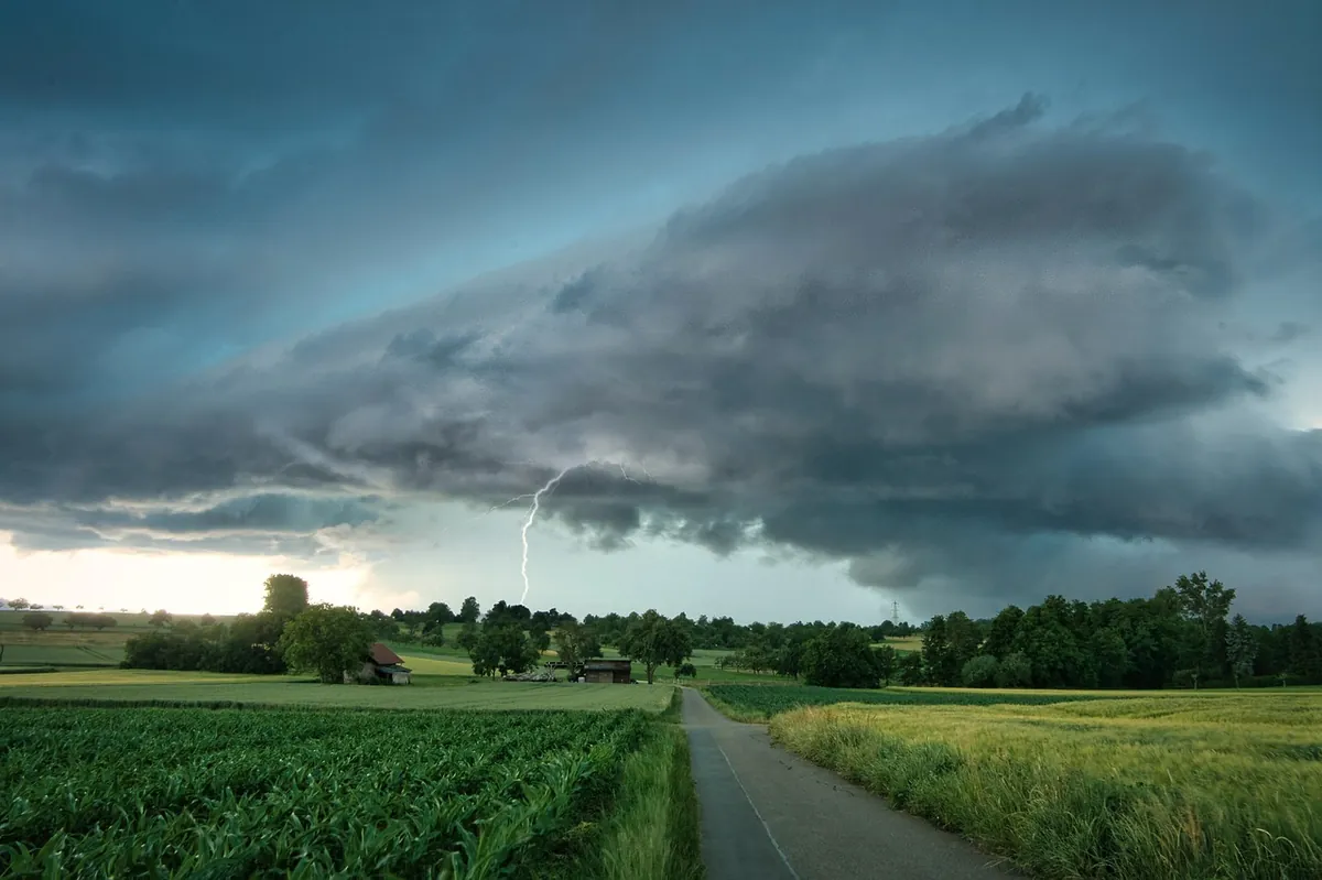 Tormenta y rayo