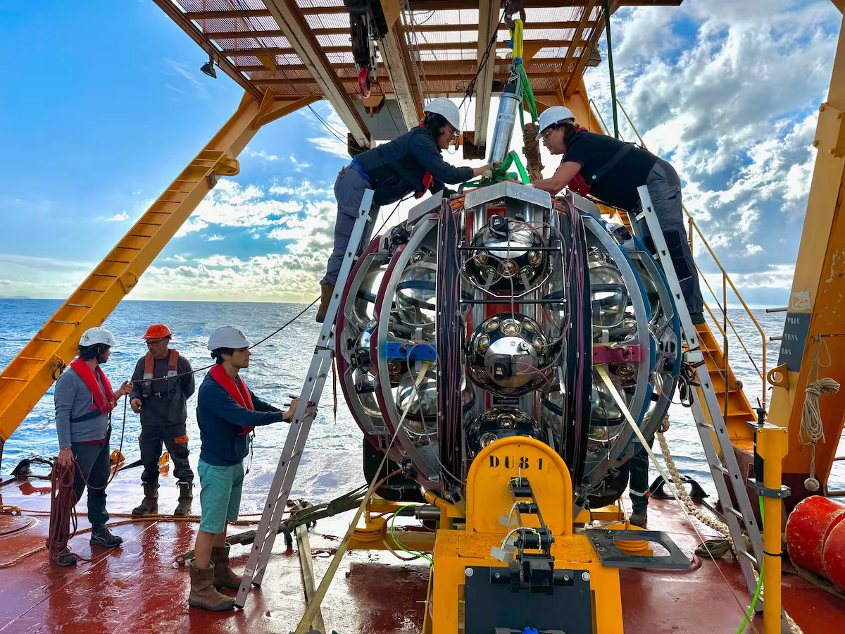 Telescopio de neutrinos KM3NeT