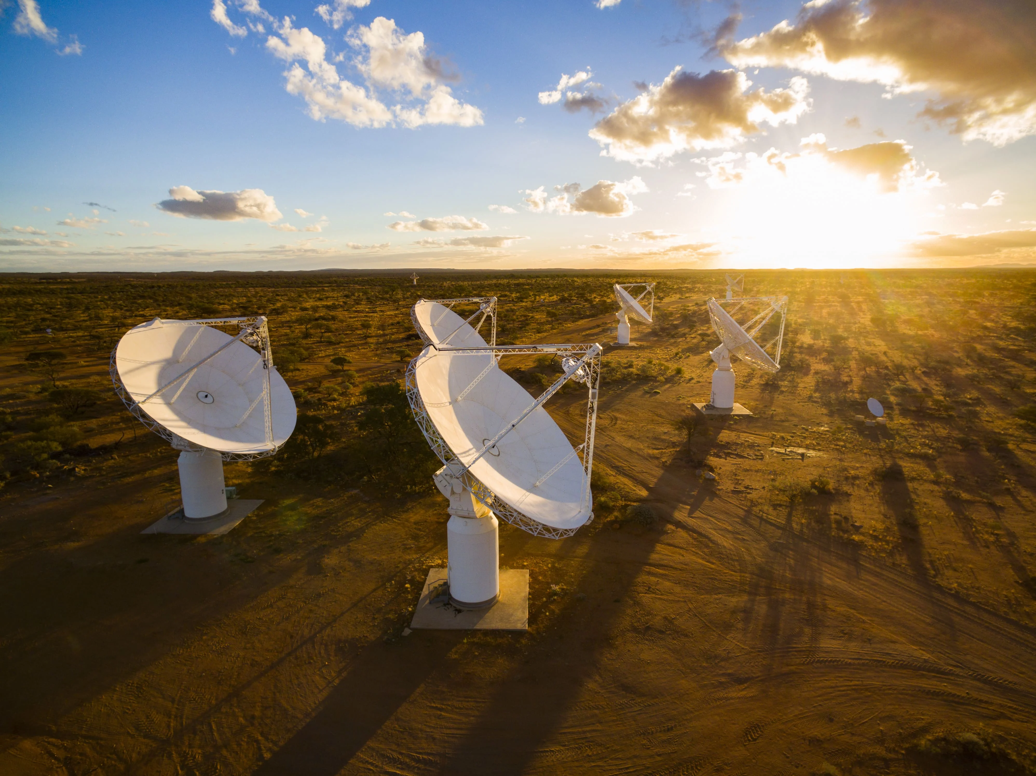 Vista panorámica del radiotelescopio ASKAP en Australia