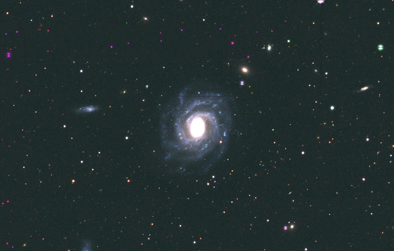 Galaxia captada en luz visible, mostrando la distribución de estrellas