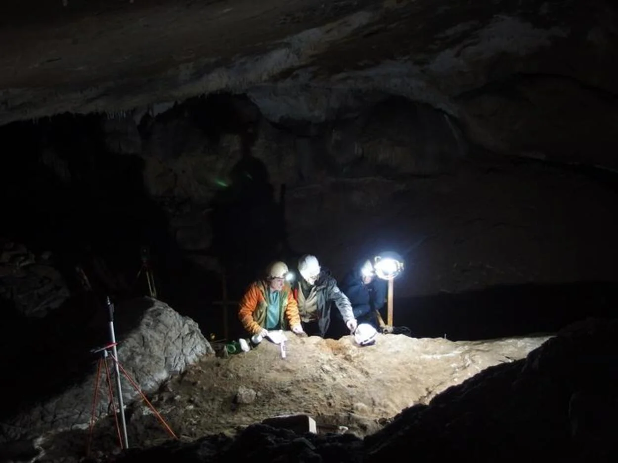 Excavaciones en la cueva vasca de Isturitz donde hallaron huesos de ballena