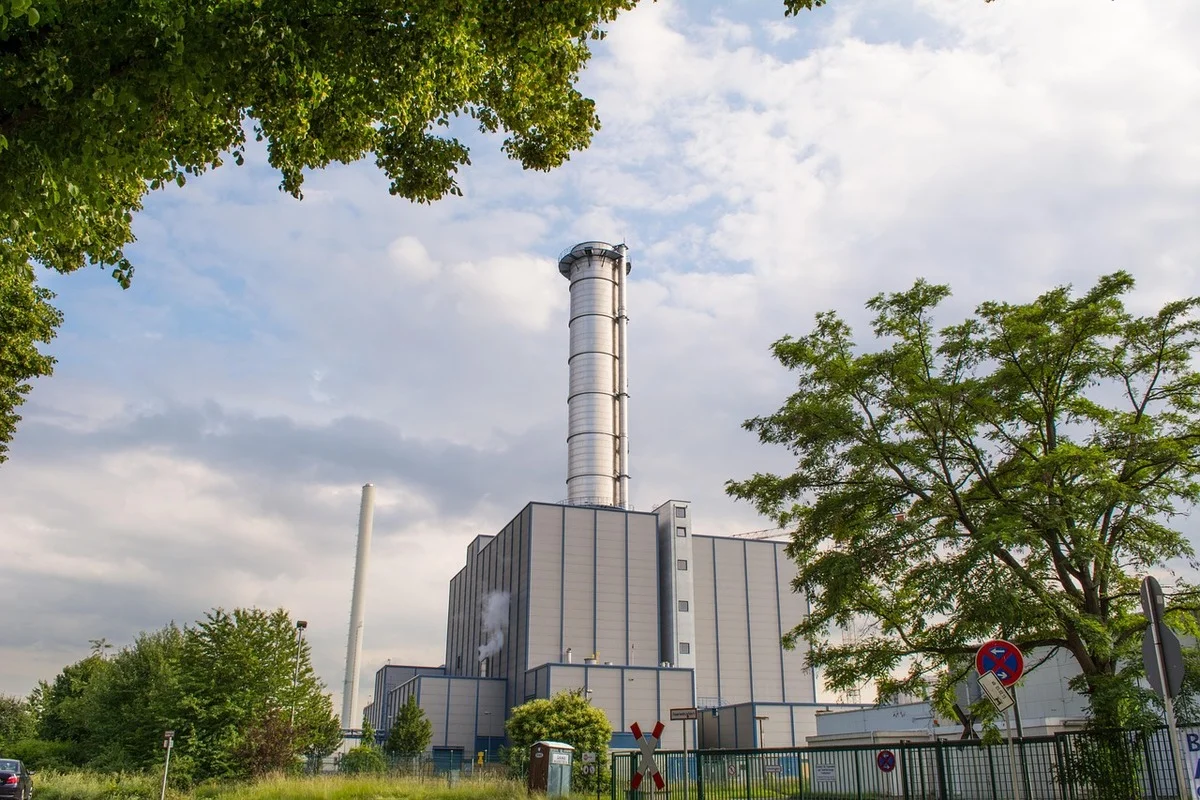 Planta de energía y recursos hídricos limitados