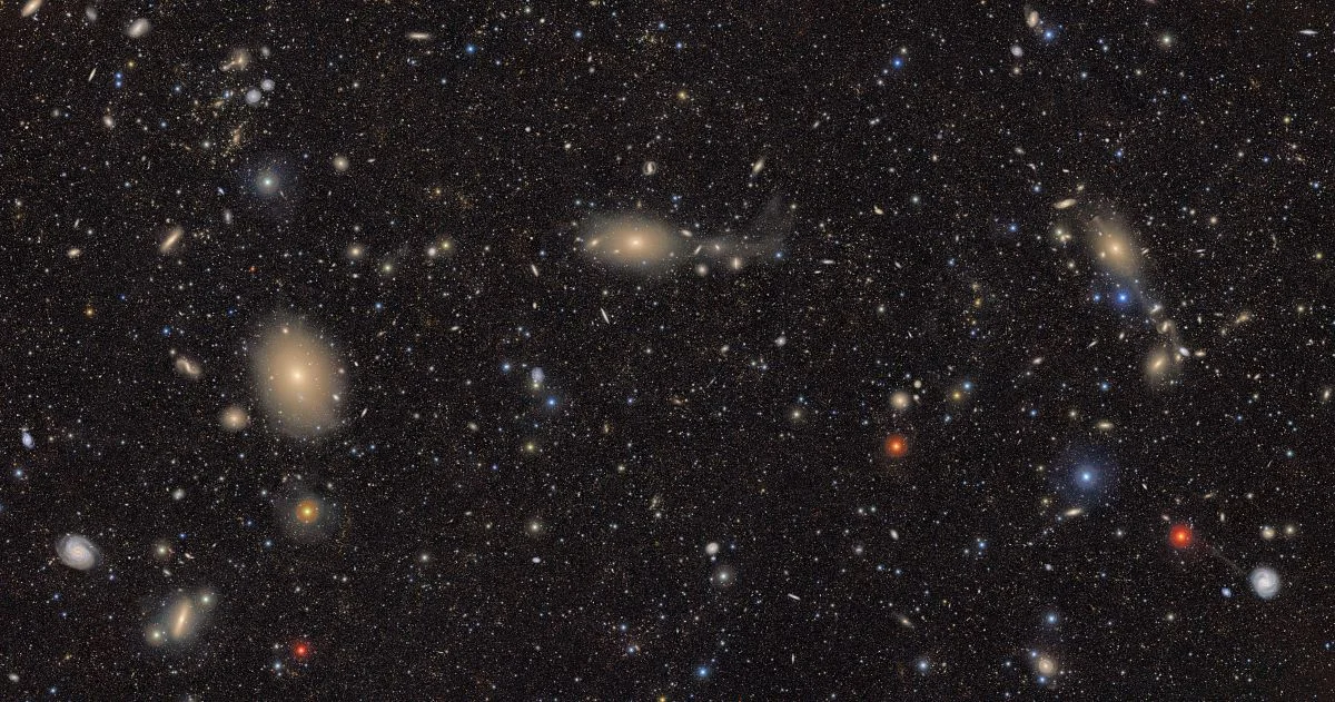Una colorida variedad de galaxias y estrellas de la Vía Láctea.