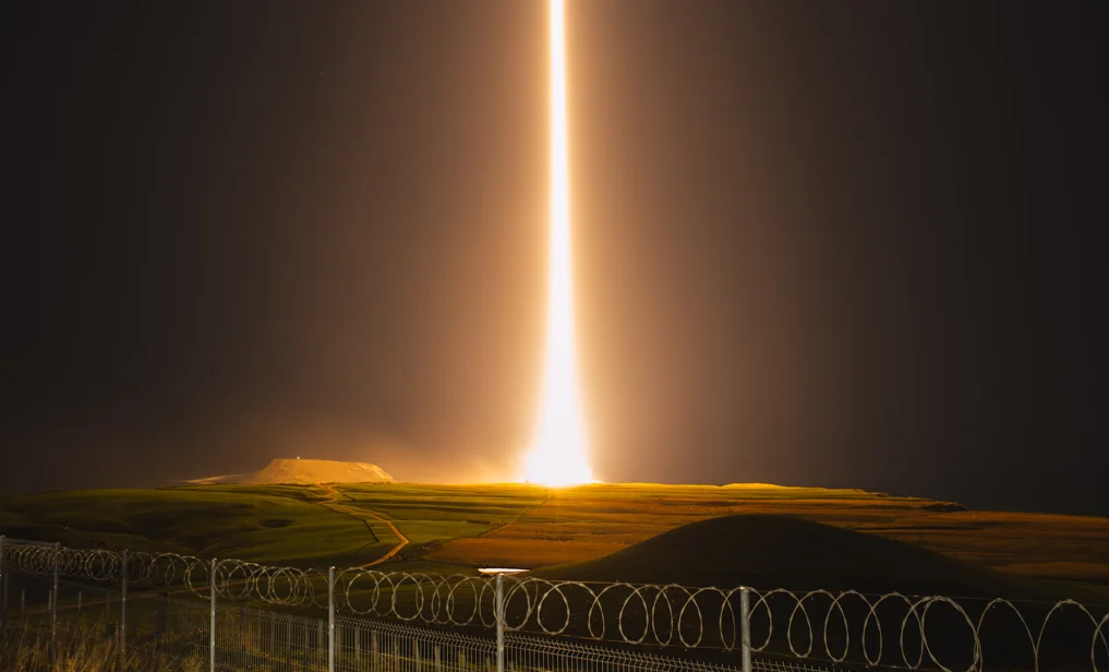 Despegue nocturno del cohete Electron de Rocket Lab desde Nueva Zelanda