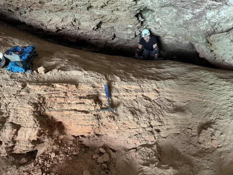Exploración de sedimentos lacustres en cuevas de Marble Canyon, Gran Cañón