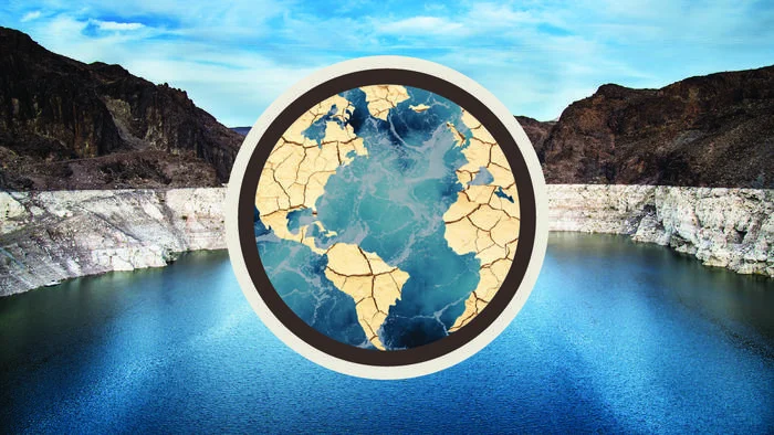 Montaje conceptual que muestra la Tierra con zonas de sequía sobre el fondo de un embalse casi seco, ilustrando la pérdida global de agua dulce