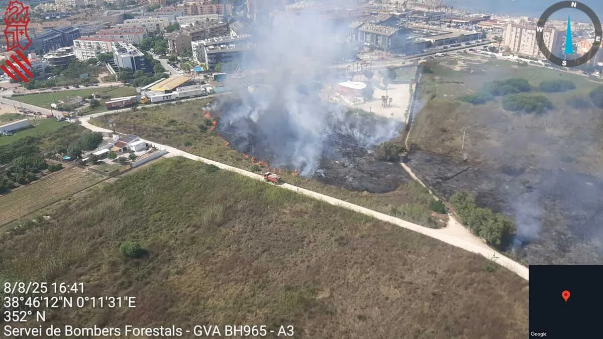 Vista aérea del incendio en el Saladar de Xàbia