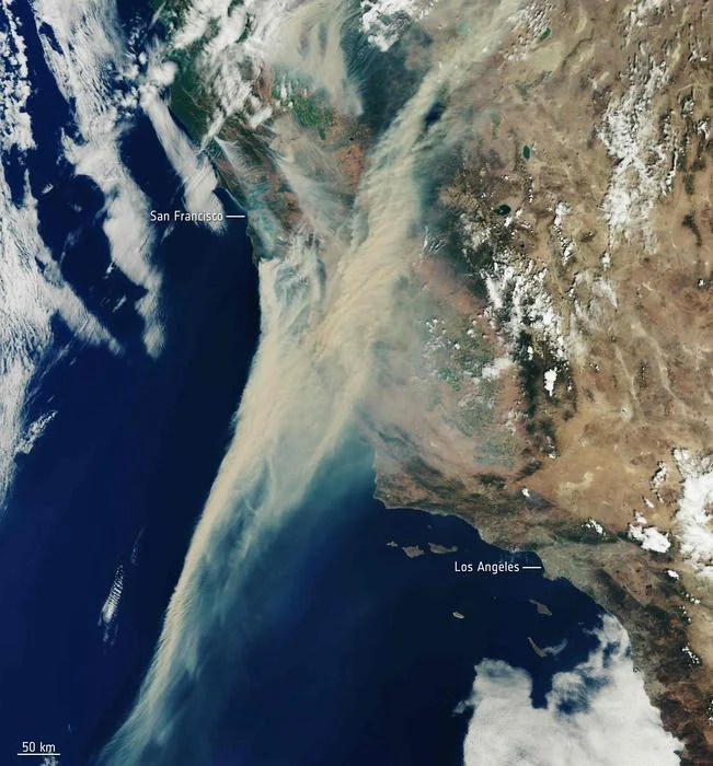 Imagen satelital de incendios forestales en el norte de California en agosto de 2020