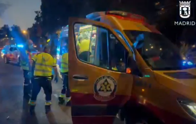 Ambulancia del Samur-Protección Civil en Madrid durante la atención a un golpe de calor