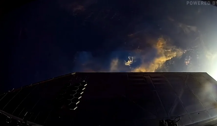 Vista desde la nave Starship en el espacio durante su décima prueba de vuelo, con la Tierra de fondo.
