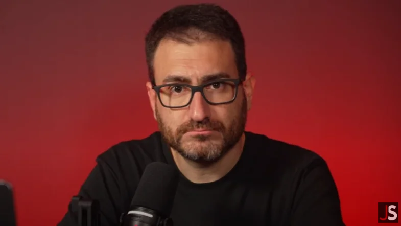 Jordi Segués durante una grabación para su canal de YouTube sobre negocios y desarrollo personal