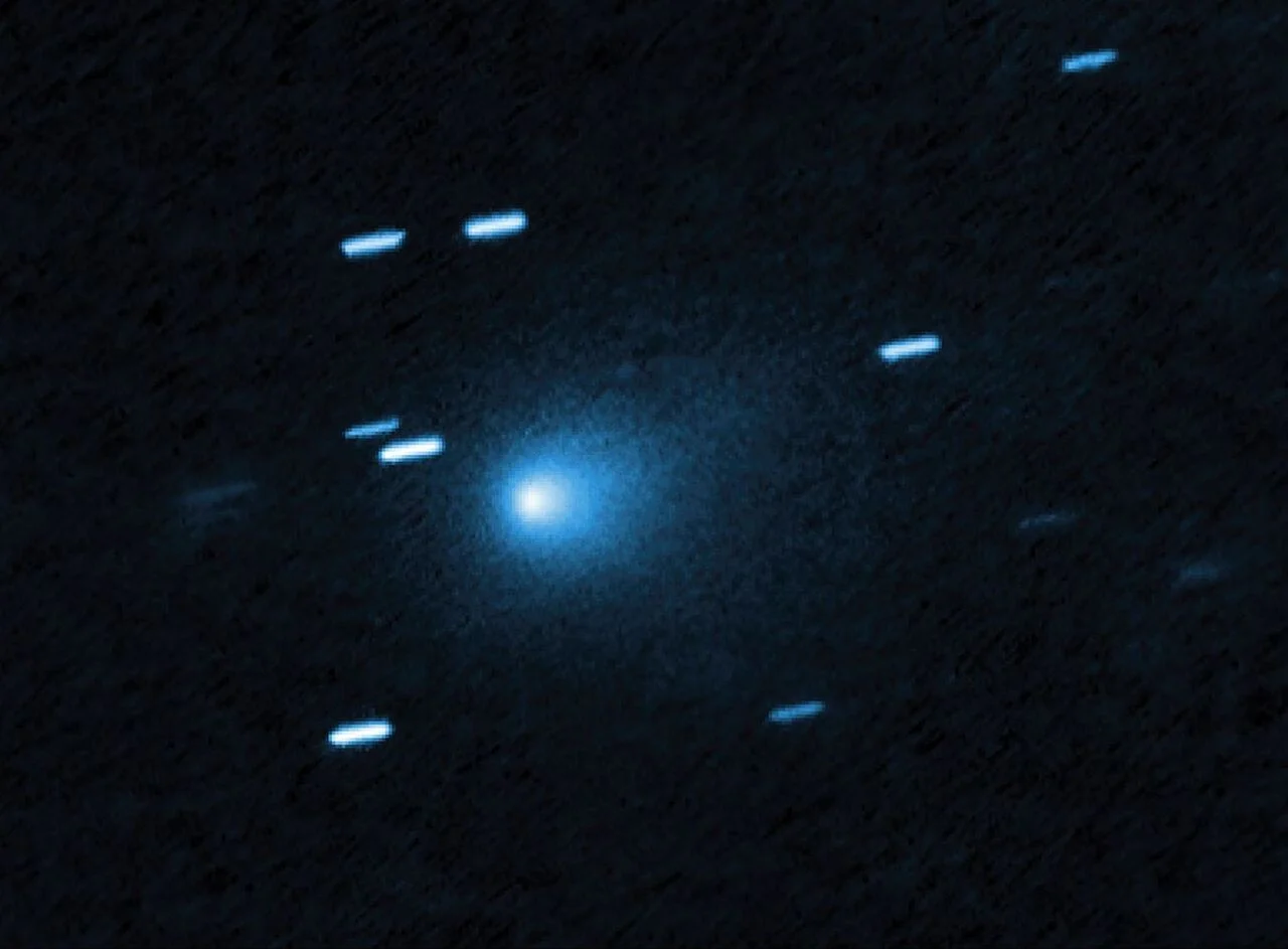 Imagen del cometa 3I/ATLAS tomada por el telescopio espacial Hubble