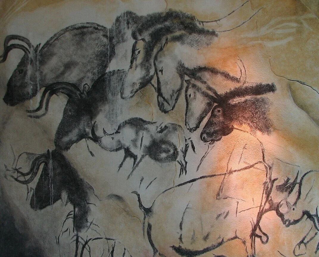 Pinturas rupestres de caballos y rinocerontes en la Cueva de Chauvet