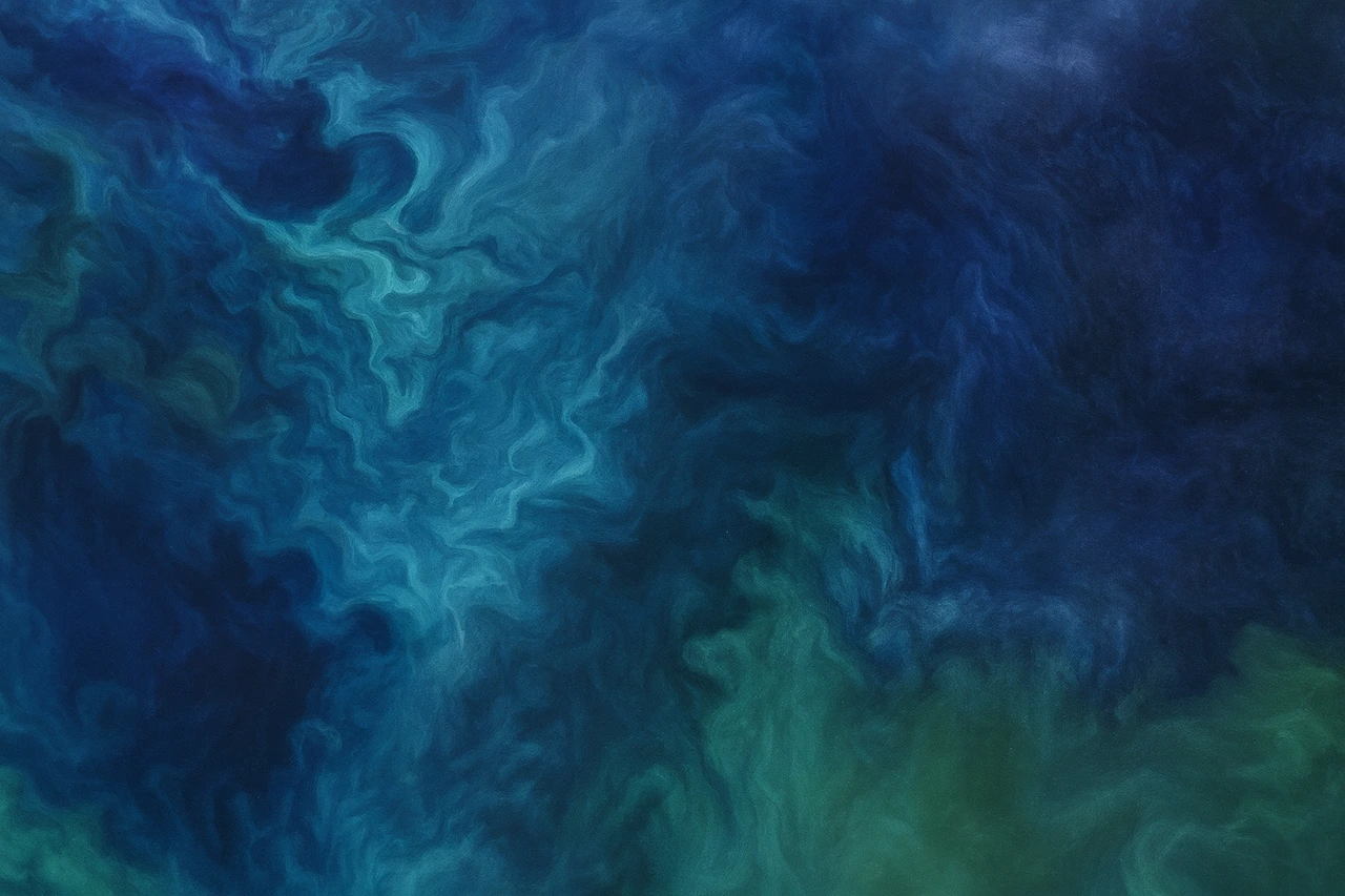 Imagen ilustrativa de un florecimiento de fitoplancton en el océano con remolinos abstractos en tonos azul profundo, turquesa y verde.