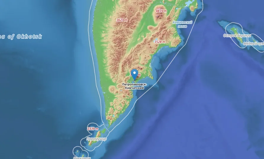Mapa de la península de Kamchatka mostrando la ubicación de Petropavlovsk-Kamchatsky, epicentro del terremoto de magnitud 7.8