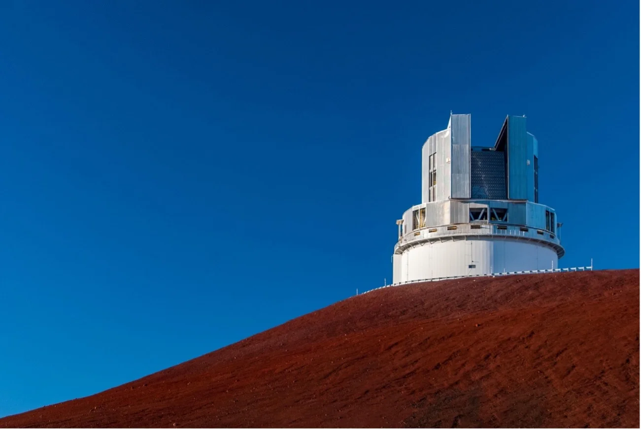 El telescopio Subaru situado en la cima de Maunakea, Hawái, utilizado en investigaciones astronómicas