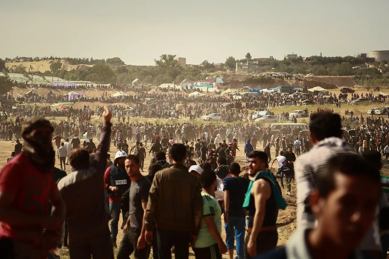 Multitud de personas reunidas en Palestina