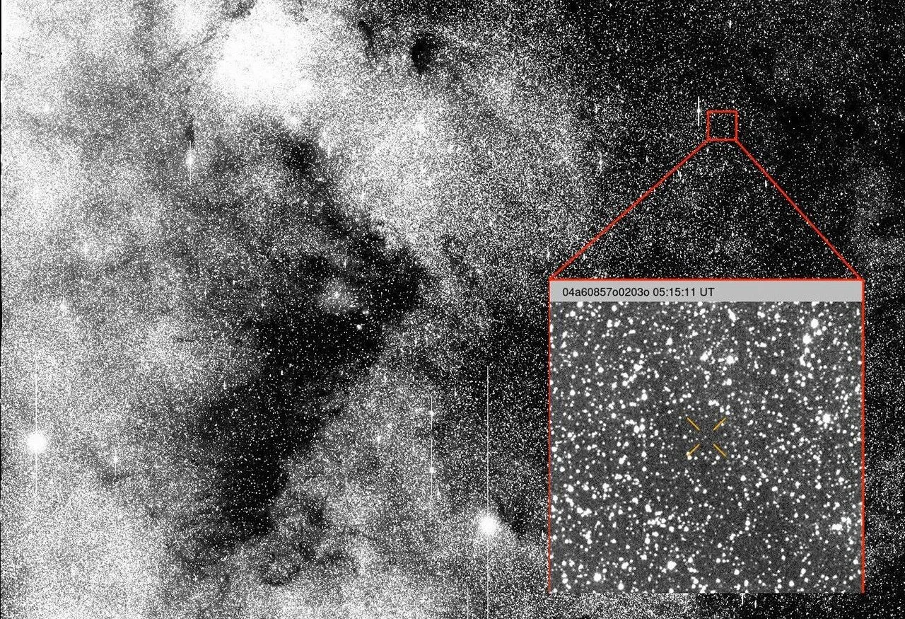Detección del cometa 3I/ATLAS por telescopio ATLAS con recuadro ampliado mostrando el objeto