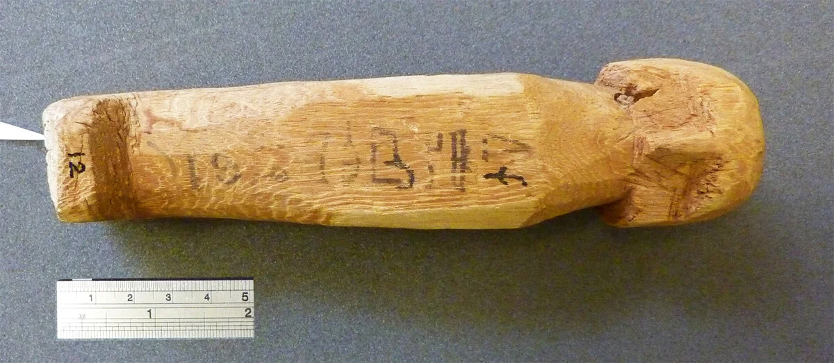 Figura funeraria Shabti procedente de Tebas que podría corresponder a la Dinastía XVIII egipcia