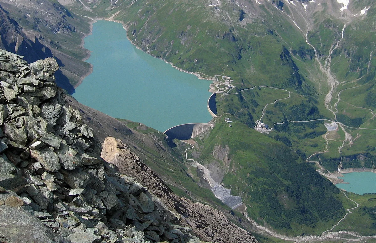 Vista del embalse Mooserboden en los Alpes austríacos