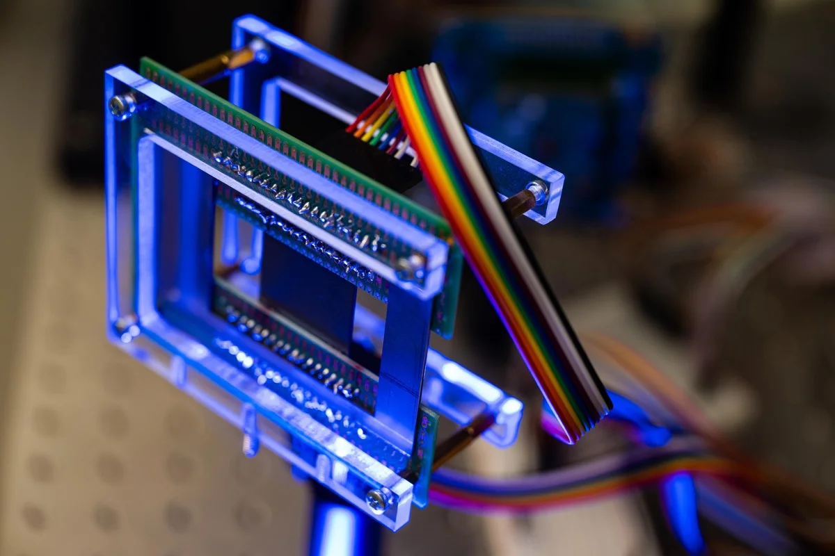 Metasuperficie electrónica utilizada por los investigadores para modificar frentes de onda