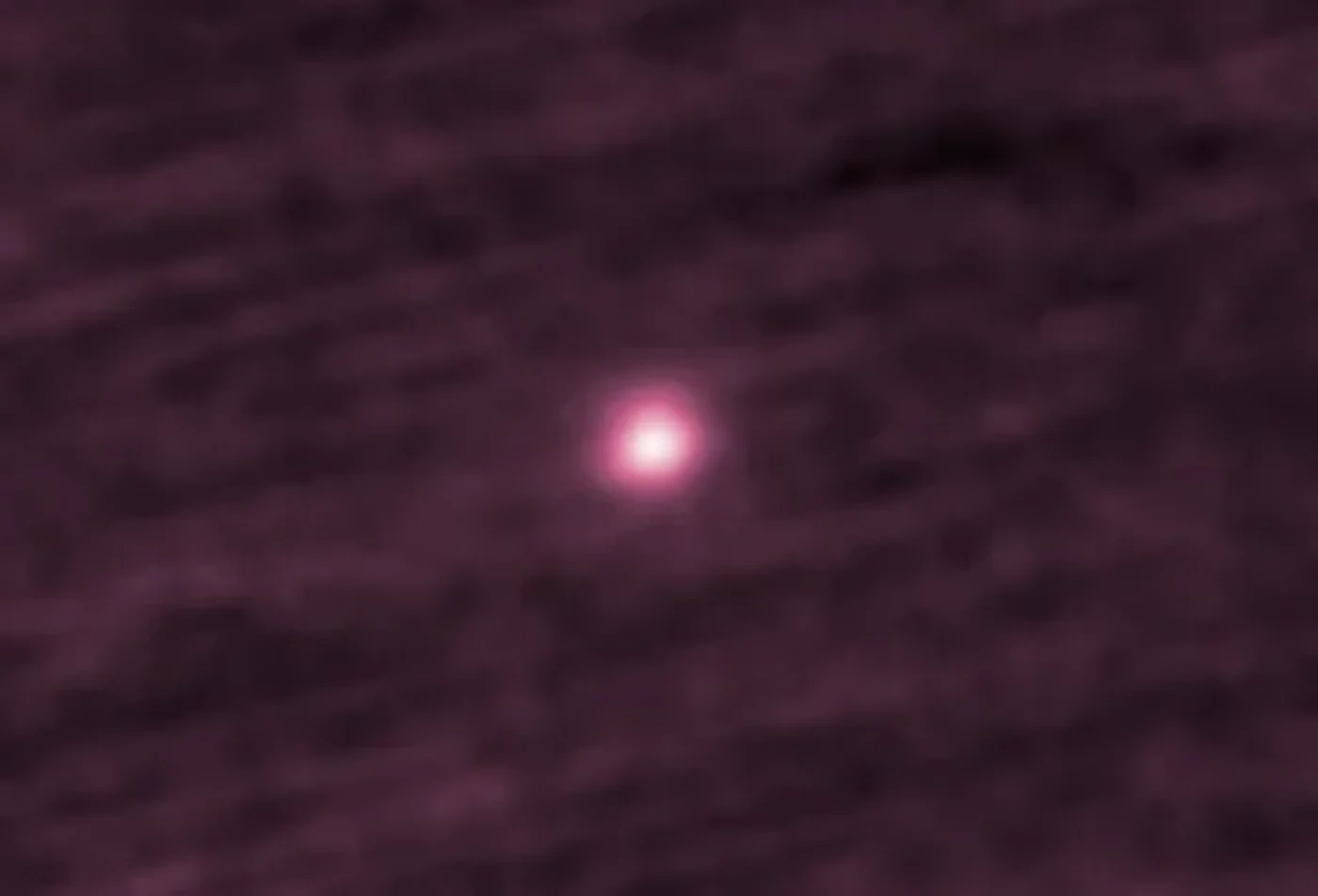 Vista coloreada del cometa 3I/ATLAS captada por STEREO-A mediante imágenes apiladas