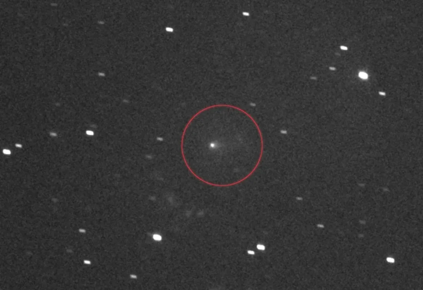 Cometa 3I/ATLAS observado por Lucy con su coma brillante y una cola suave hacia un lateral