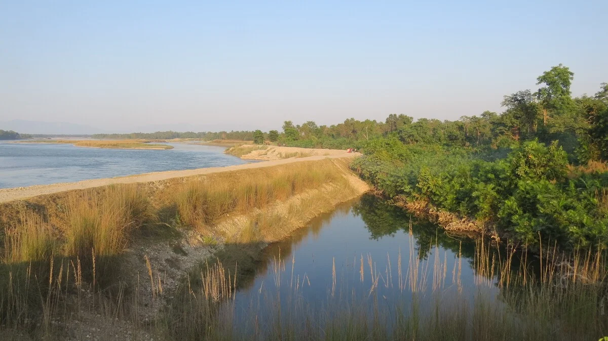 Diques construidos en las llanuras del río Karnali