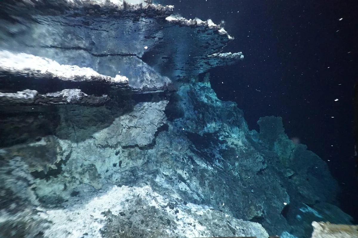 Procesos en el subsuelo marino explican concentraciones altas de hidrógeno hidrotermal